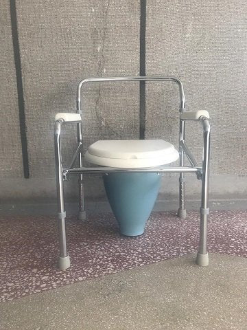 Direk Tuvalete Hasta Tuvaleti Borulu